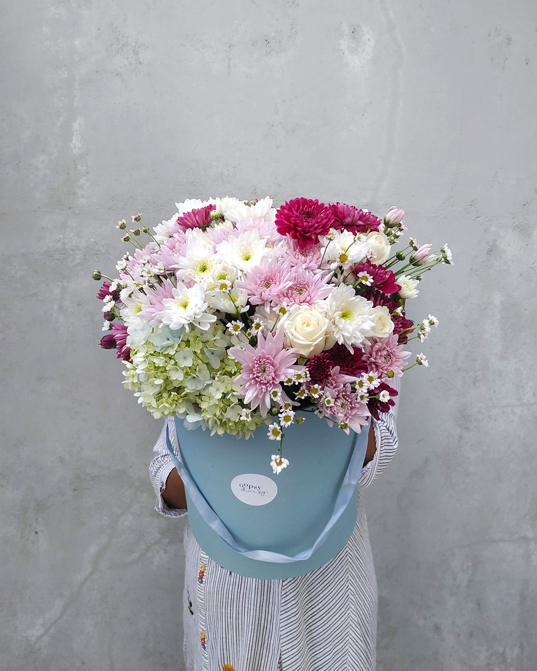 Let flowers bloom where words fall short — because sometimes, love is better said in petals. 💐✨
#SayItWithFlowers #OopsydaisyLK #BloomsSpeak #FlowerLove #WhenWordsFail #FloralExpressions