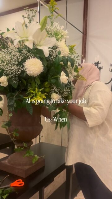 Day 1 of challenging AI to take our creative jobs. Bring it on! 

#flowers #wedding #weddings #destinationwedding #florallove