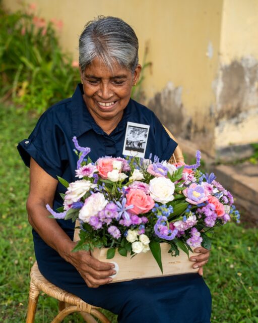 Mother’s Garden 💐
A box full of blooms—just like the love she’s given you all these years 🤍

Gift her something as beautiful as she is.

#MothersDay #FlowersWithMeaning #CelebrateMom #OopsydaisyLK #ThoughtfulGifts