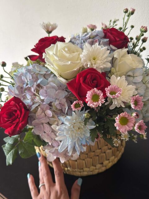 Blooms for every occasion. Our signature rattan basket with fresh blooms.
#flowers #bloom #september #freshblooms
